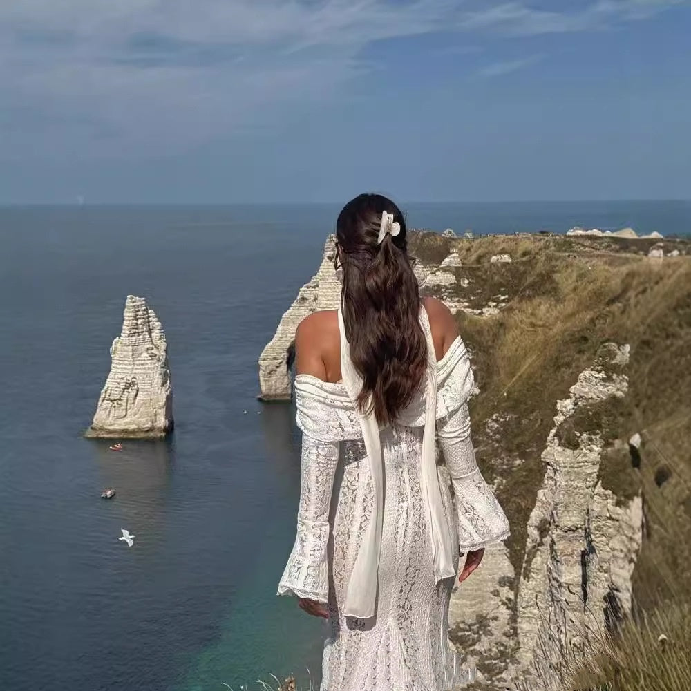 Robe Droite Élégante – Épaules Dénudées & Manches Flottantes